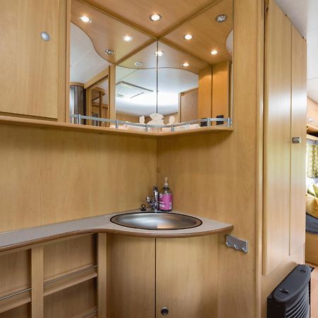 Cosy Caravan On Luxury Campsite Hulme End Dış mekan fotoğraf