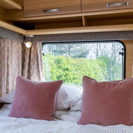 Cosy Caravan On Luxury Campsite Hulme End Dış mekan fotoğraf