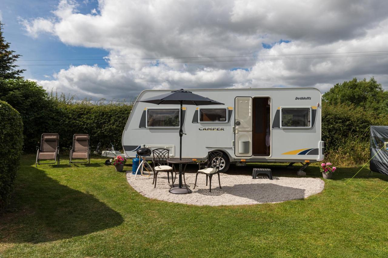Cosy Caravan On Luxury Campsite Hulme End Dış mekan fotoğraf