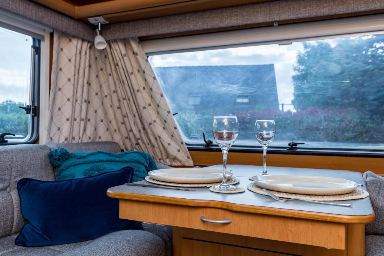 Cosy Caravan On Luxury Campsite Hulme End Dış mekan fotoğraf