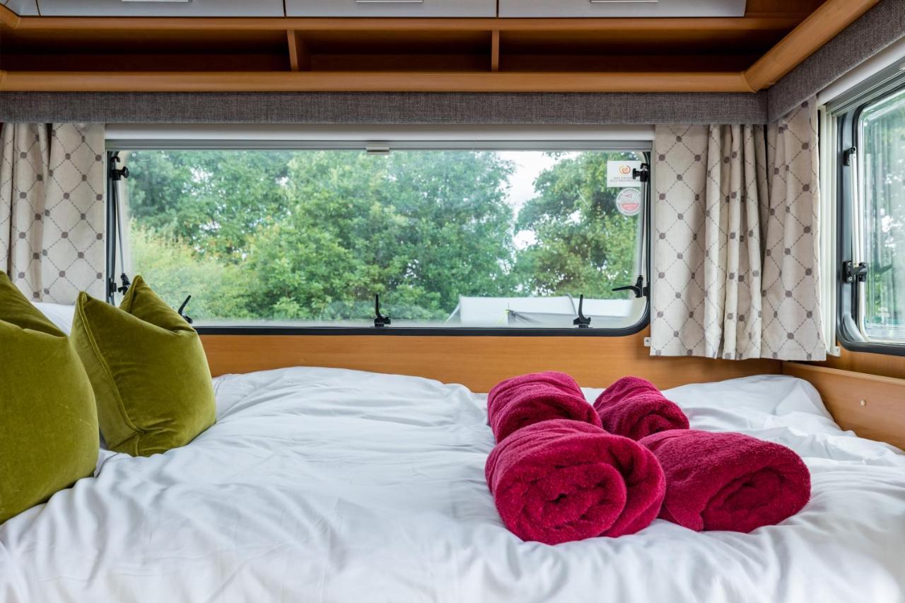 Cosy Caravan On Luxury Campsite Hulme End Dış mekan fotoğraf
