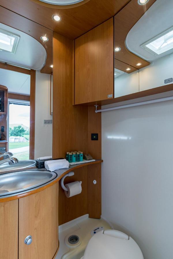 Cosy Caravan On Luxury Campsite Hulme End Dış mekan fotoğraf